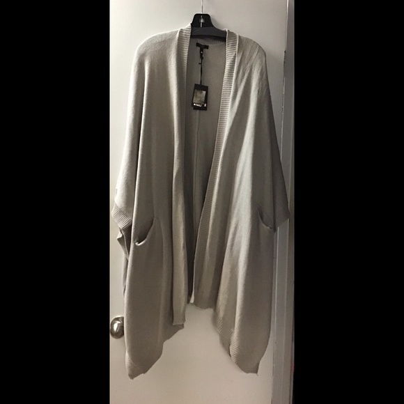 🌟 Oatmeal Cotton Cape with Pockets - Picture 1 of 6